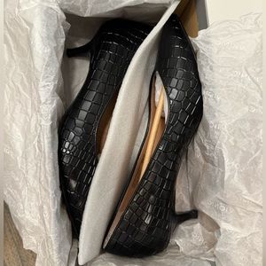 Vionic Josie Croc Kitten Heel - Black Leather